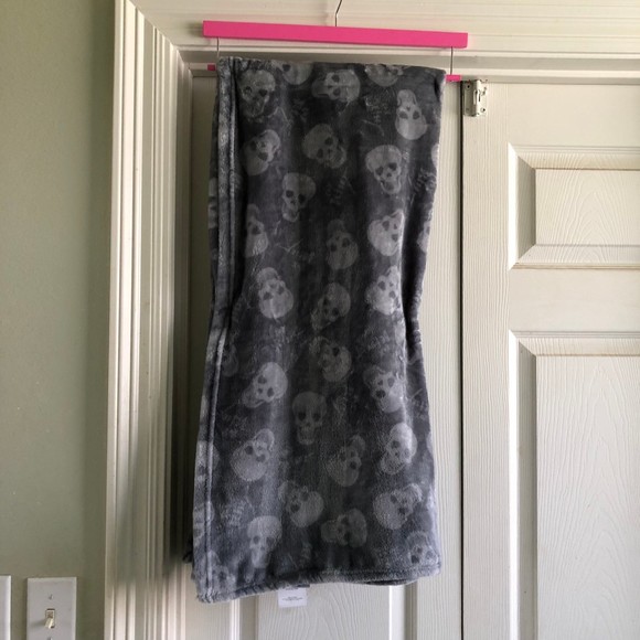 Betsey Johnson Other - NEW Betsey Johnson Luv Betsey Gothic Halloween Skulls Throw Blanket